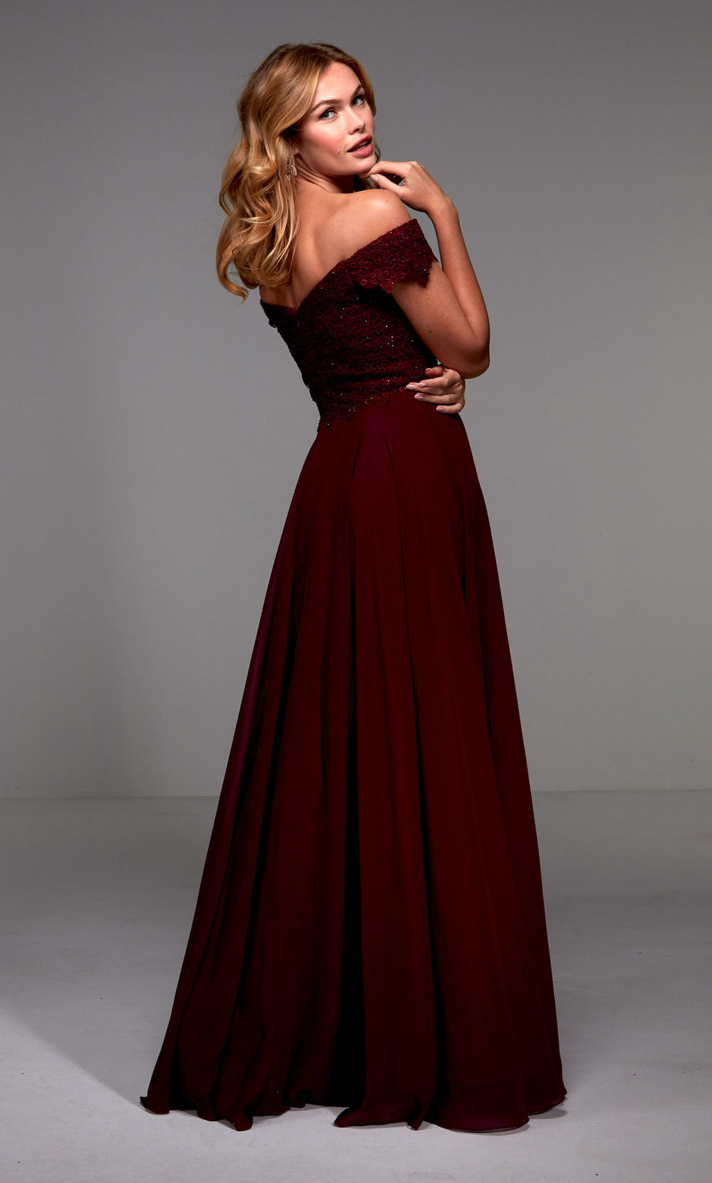 Alyce Paris 27510 Occasion spéciale au large de l'épaule plus robe fluide de taille