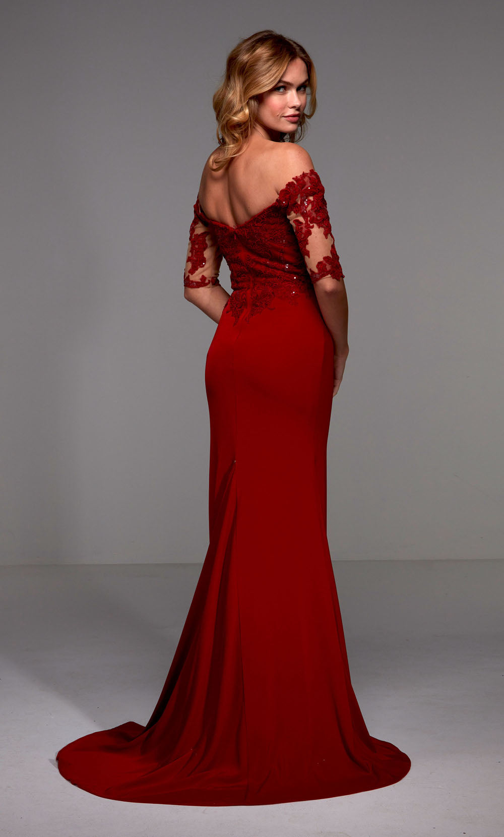 ALYCE Paris 27518 Robe droite ornée à encolure dénudée pour occasions spéciales