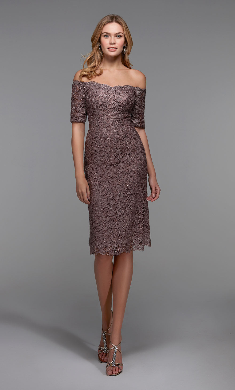 Alyce Paris 27535 Occasion spéciale au large de l'épaule Robe droite ornée