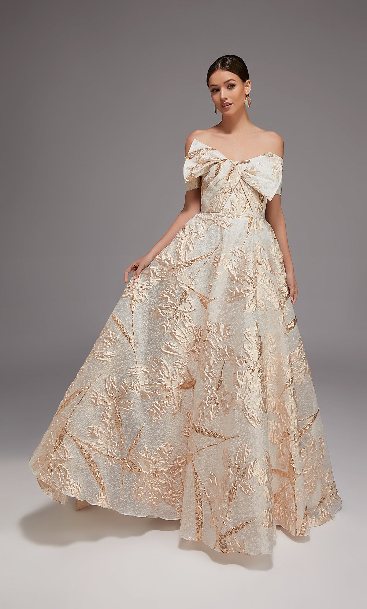 Alyce Paris 27804 Special Reserk Off The Shouther Neckline은 라인 드레스를 장식했습니다.