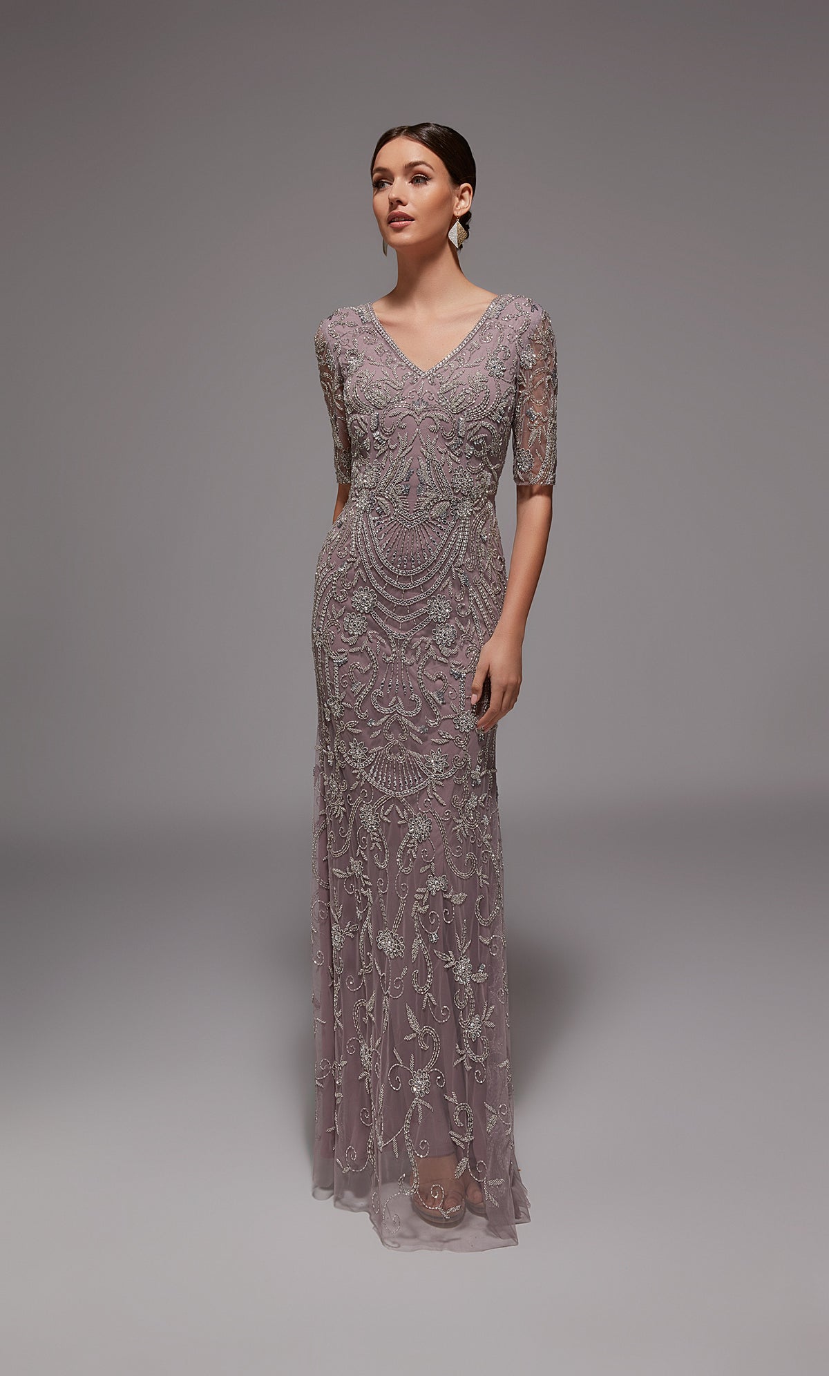 Alyce Paris 27824 Equipo especial Ilusión Escote Modesta Un vestido de línea