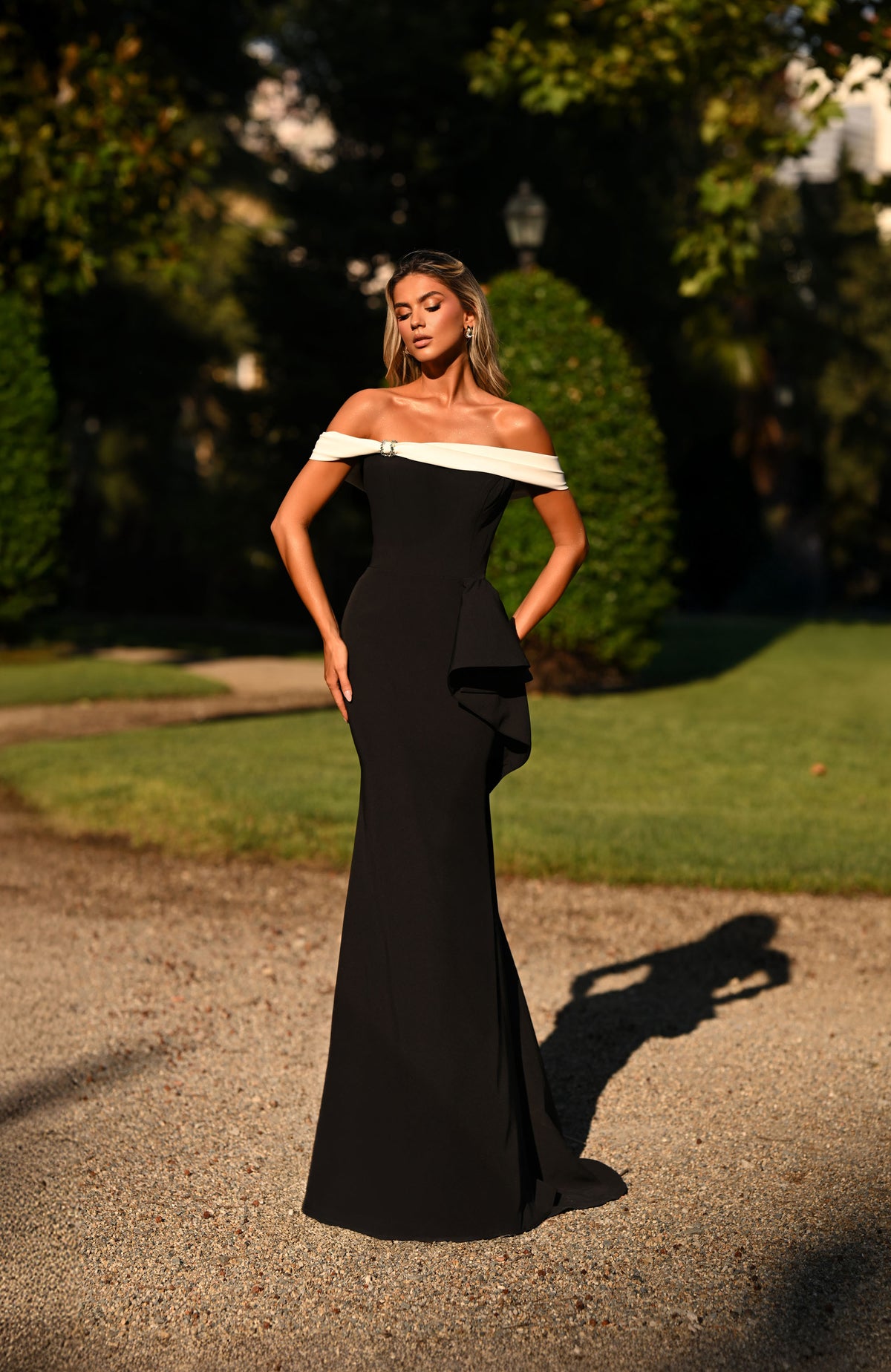 Алис Париж 27877 Особый случай с вырезок с плечами.