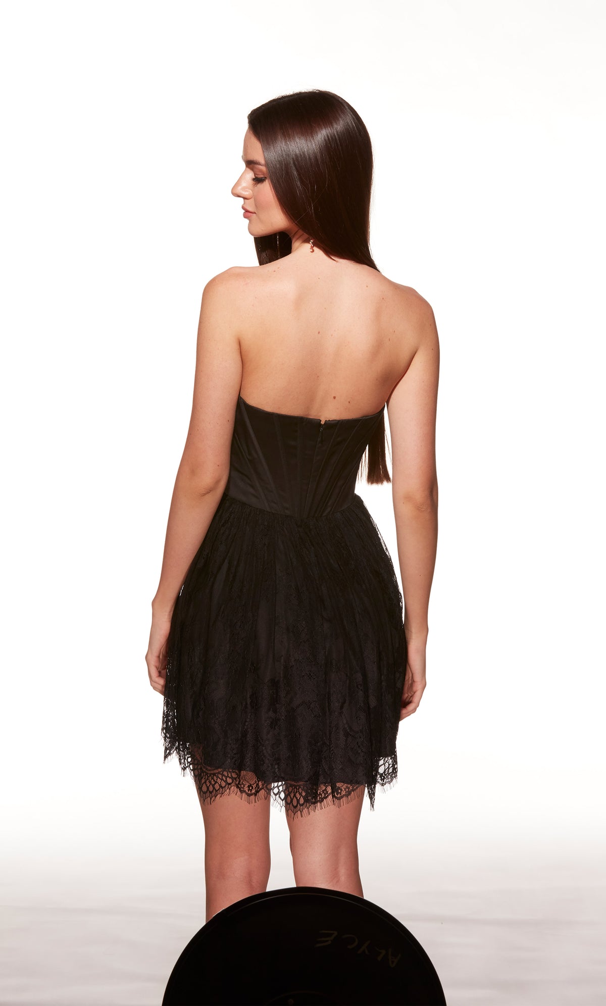 Alyce Paris 30011 Homecoming Corso de escote sin tirantes cortos Un vestido de línea