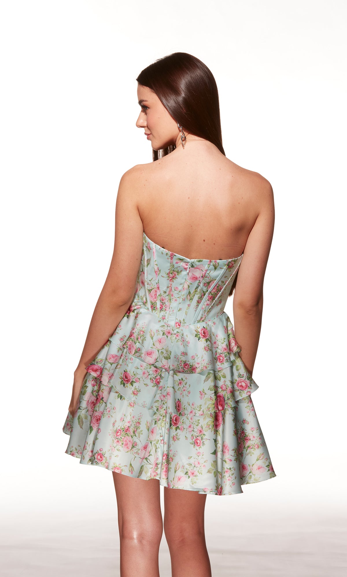 Alyce Paris 30037 Homecoming à court de l'épaule Ruffles Ruffles une robe de ligne