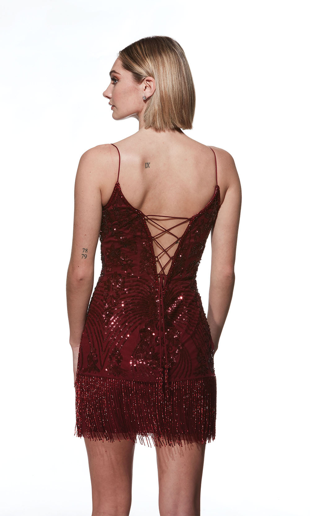 Alyce Paris 4803 Homecoming Robe droite à franges de l'œil de chat court