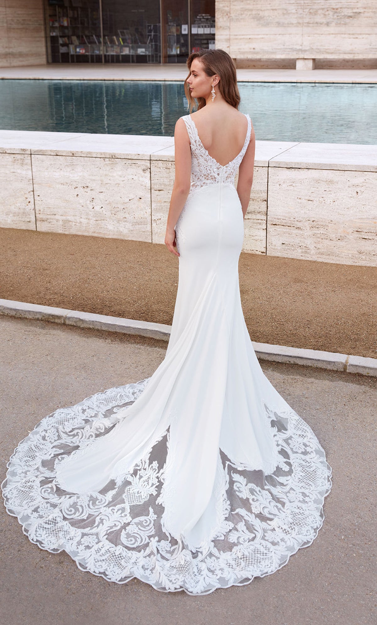 ALYCE Paris 5065 Bridal V-neckline Elegant Mermaid Dress