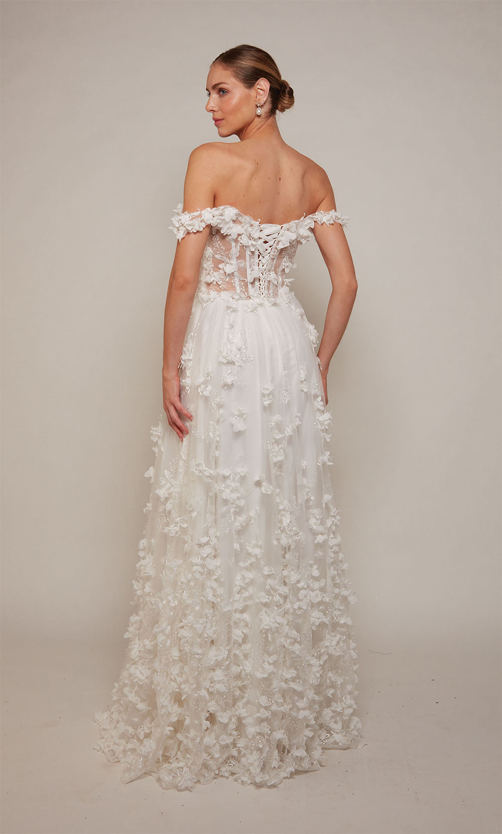 Alyce Paris 61308 Alyce Long the Shoulmer가 선 드레스를 장식했습니다.