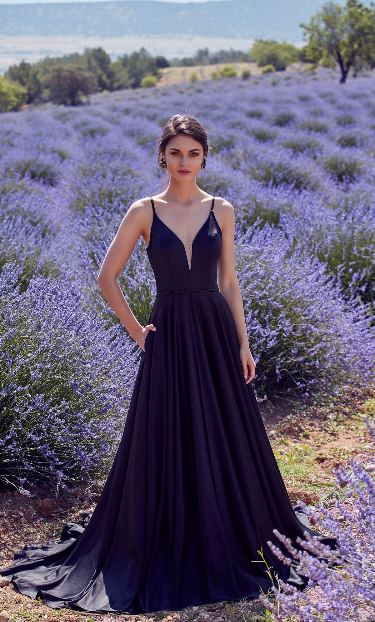 Alyce Paris 7024 Vestido de flujo simple de hundimiento nupcial