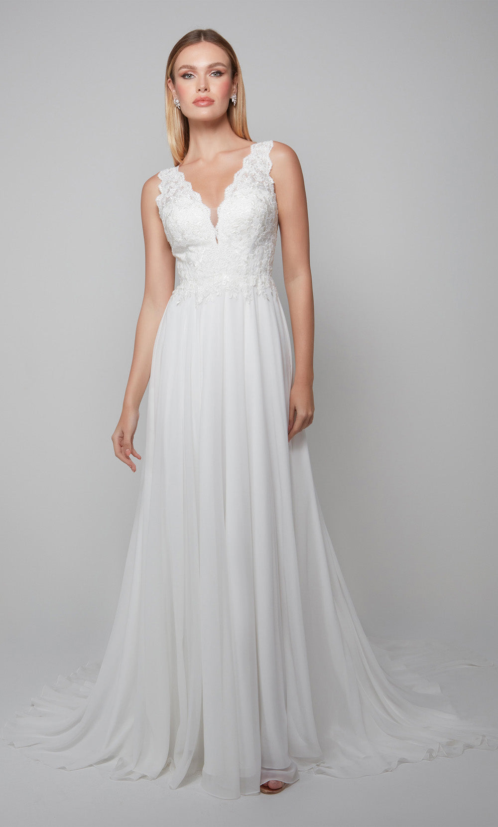 Alyce Paris 7071 Bridal, погружаясь в скромное платье линии