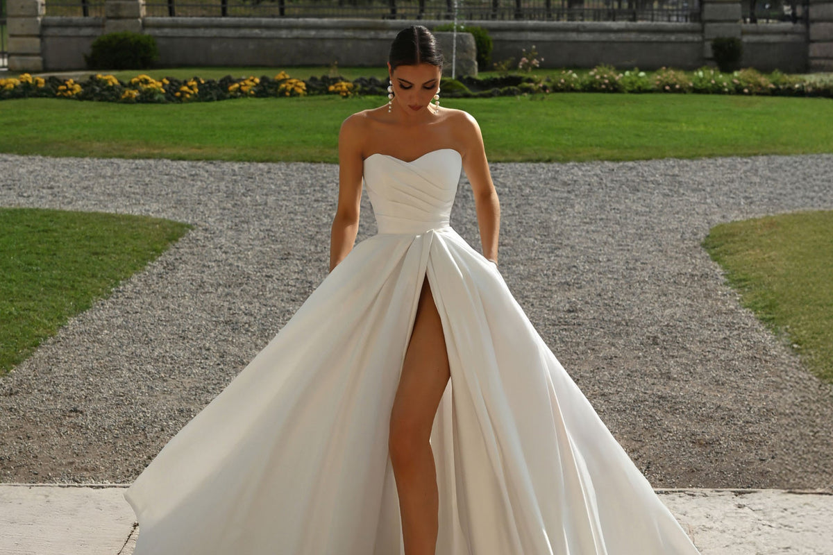 Alyce Paris 7088 Bridal Sweetheart Train ein Linienkleid