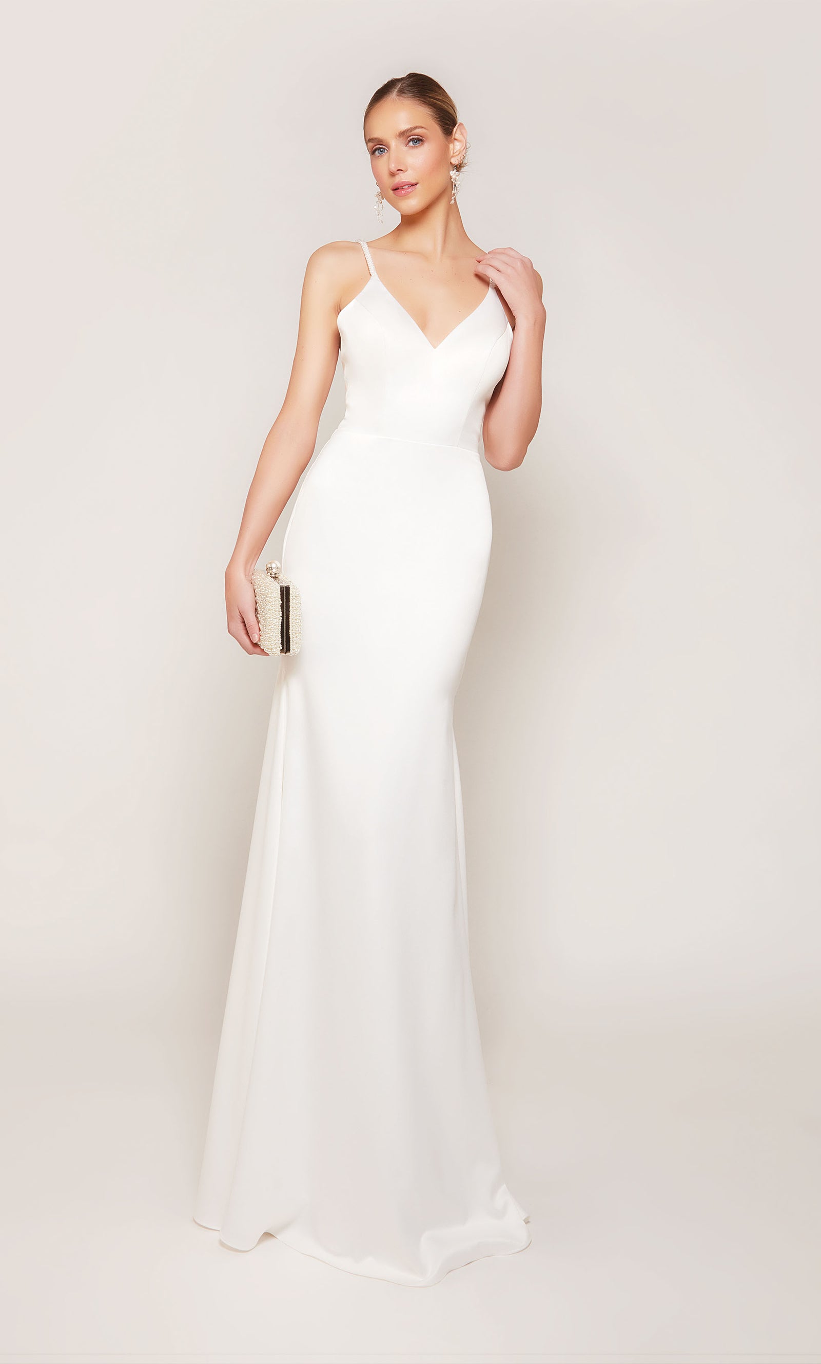 Alyce Paris 7090 Botones de cuello en V nupcial Un vestido de línea