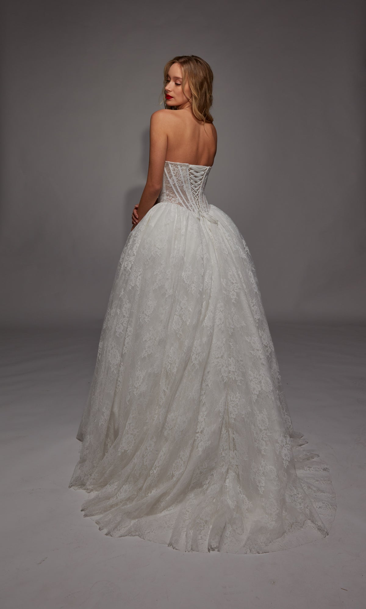 Alyce Paris 7149 Robe de bal de balle de retour sans bretelles Bridal Back