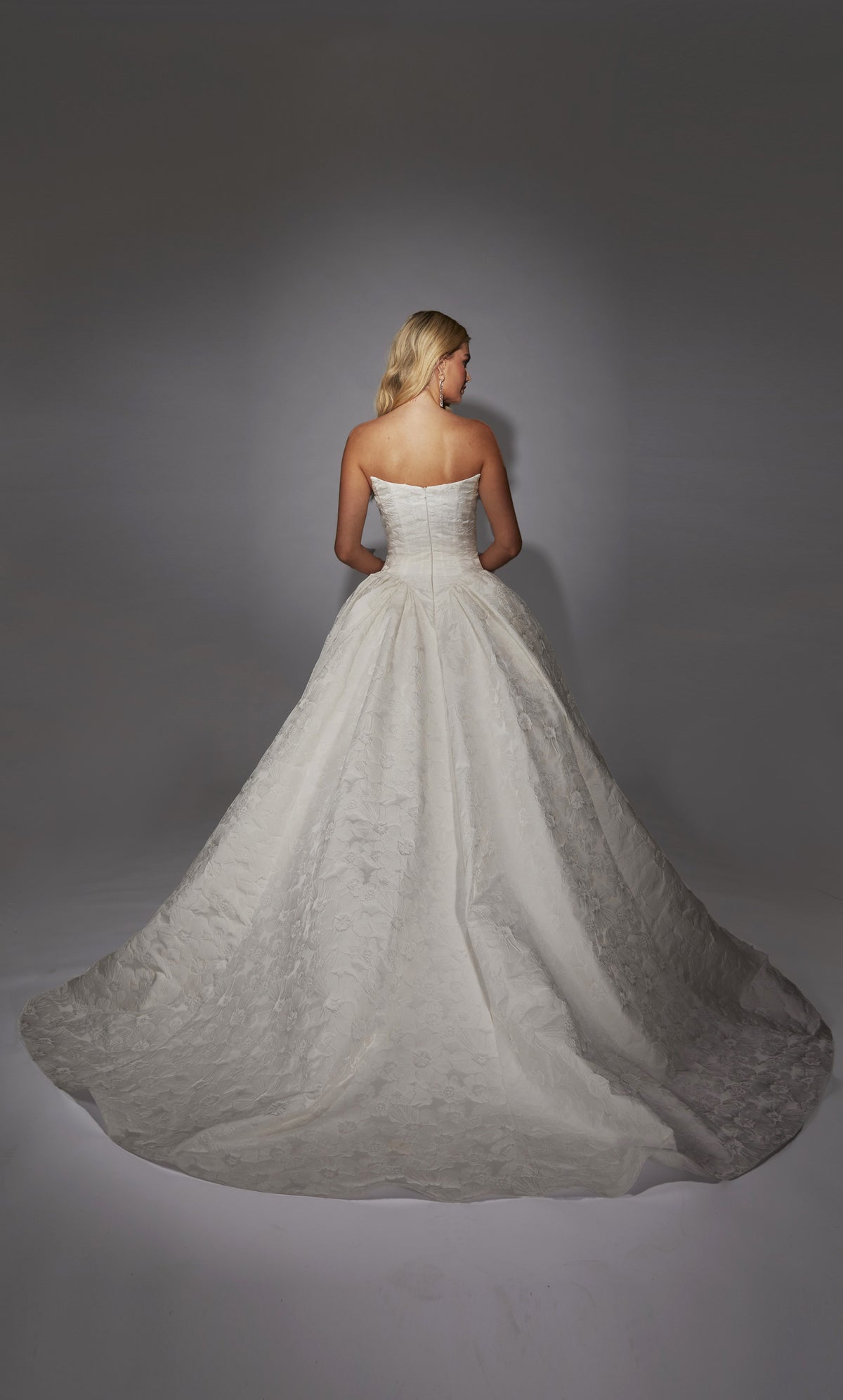 巴黎Alyce 7164新娘肩带领口紧身胸衣中等饱腹连衣裙