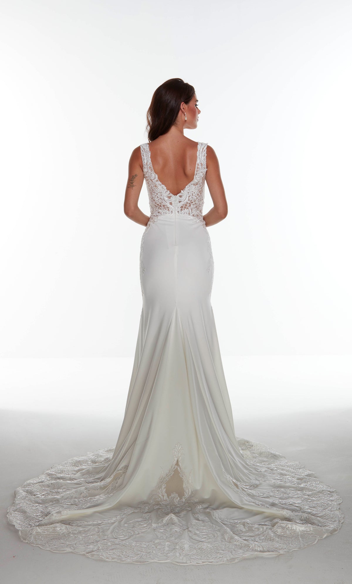 Alyce Paris 5065 Vestido de sirena elegante de cuello en V nupcial