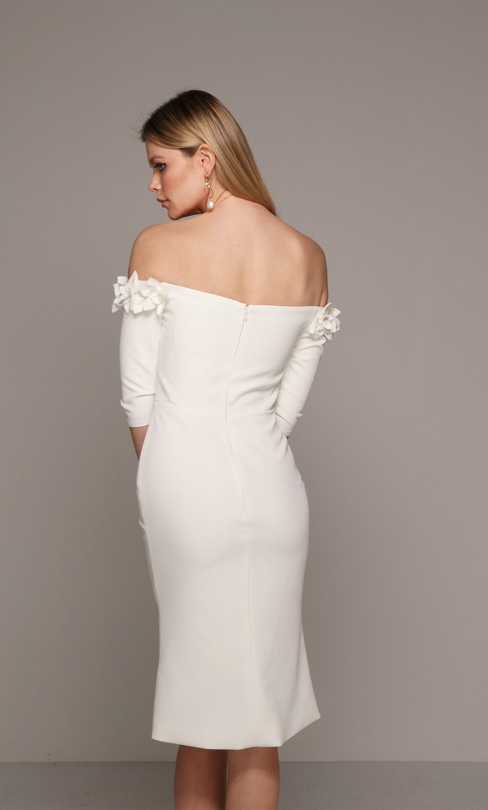 Alyce Paris 70003 Bridal Off the ombro vestido reto embelezado