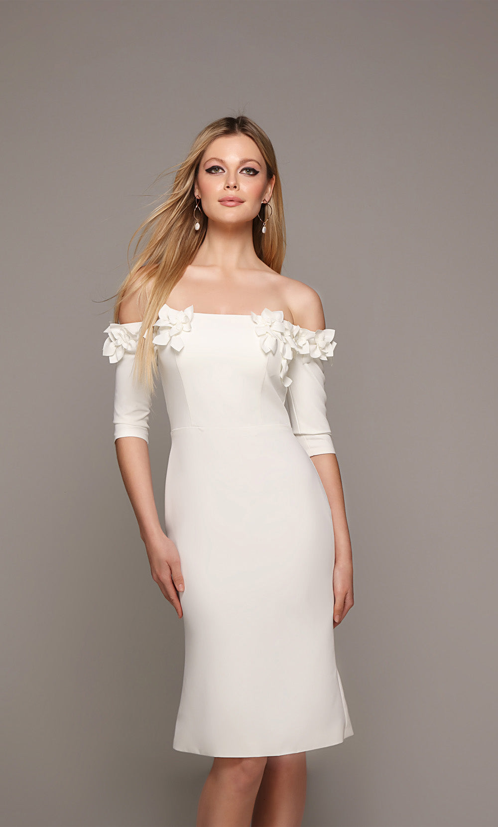 Alyce Paris 70003 Bridal Off the ombro vestido reto embelezado