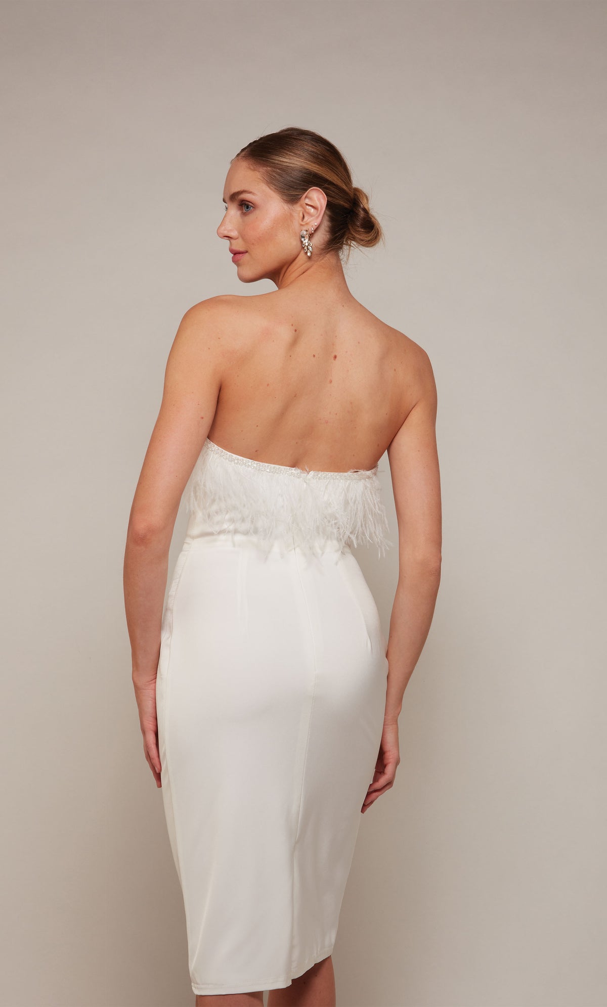 Alyce Paris 70028 Robe droite ornée de bretelles nuptiales