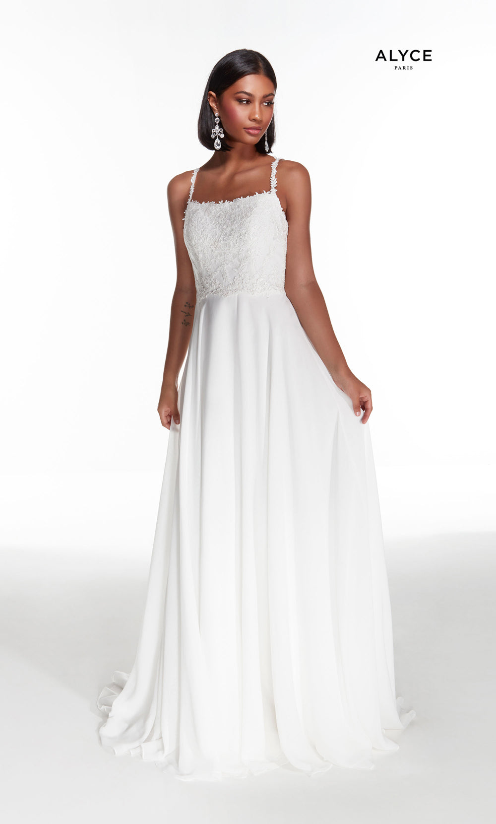 Alyce Paris 7018 Vestido de flujo adornado de Bridal Square