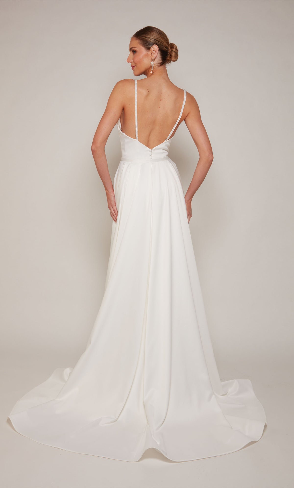 ALYCE PARIS 7090 Pulsanti da sposa a V un abito di linea