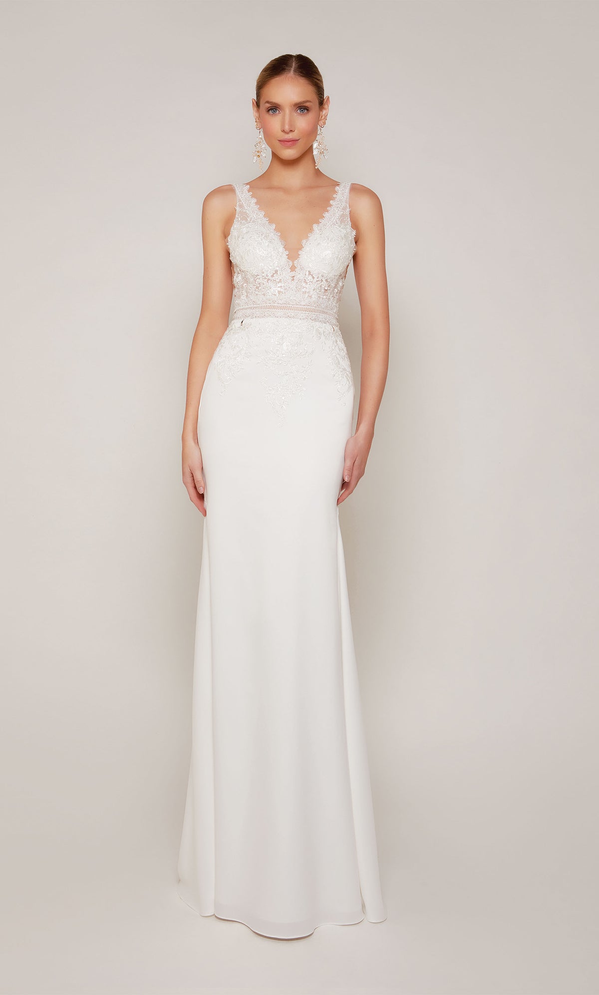 Alyce Paris 7097 Bridal V-Ausschnitt verschönert gerade Kleid