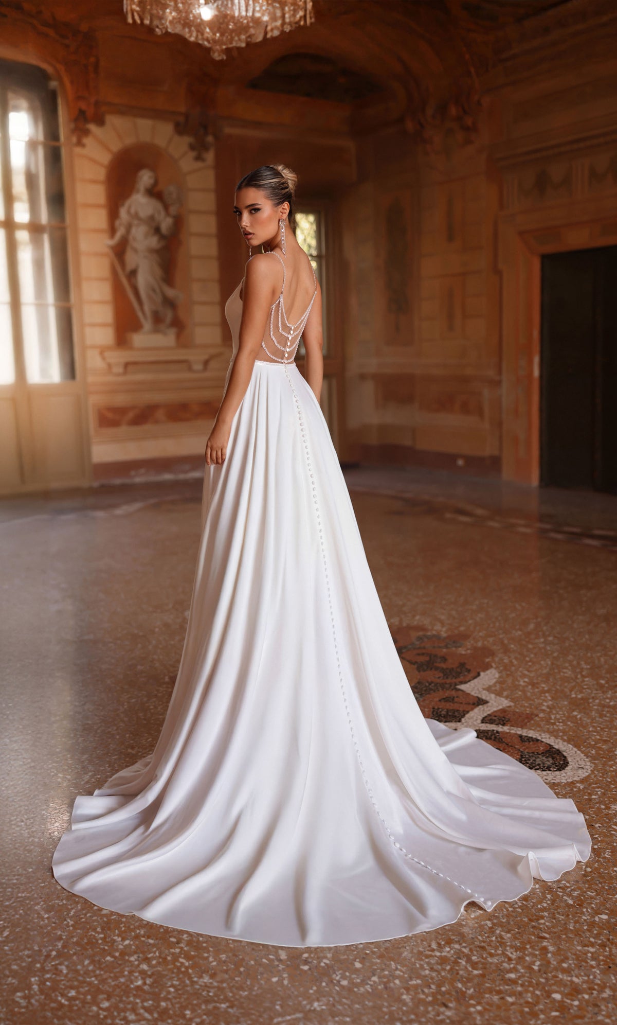 Alyce Paris 7099 Bridal V-образный вырезок украсил линейное платье