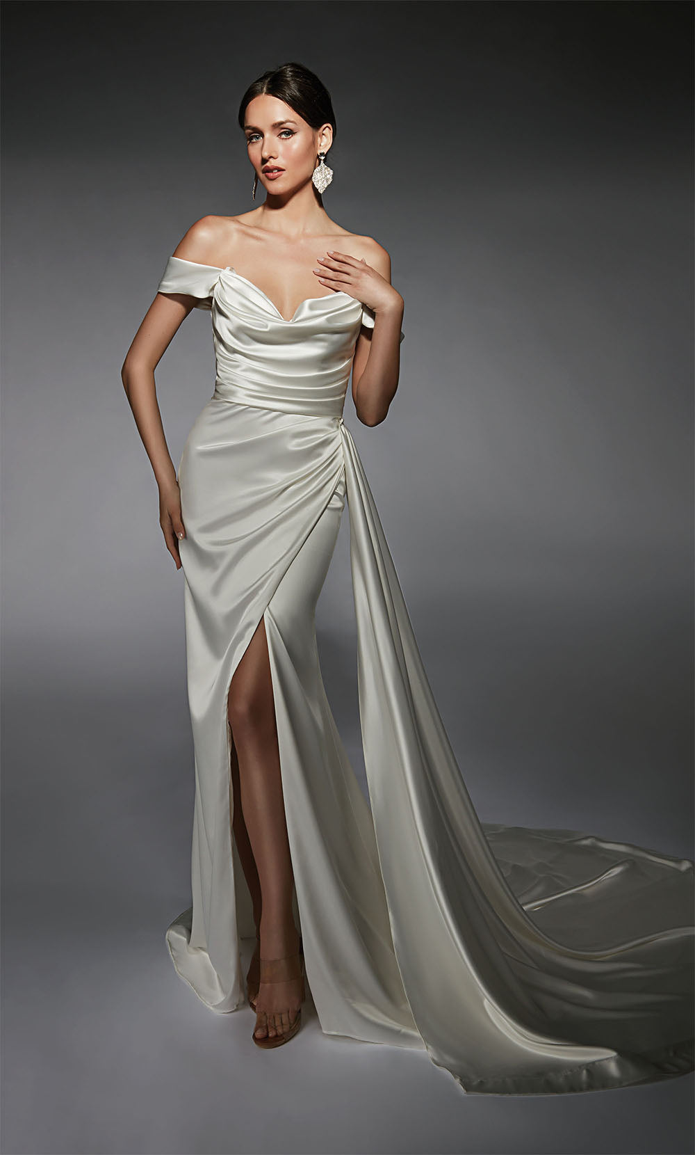 Alyce Paris 7106 Bridal Cowl Slit Robe droite