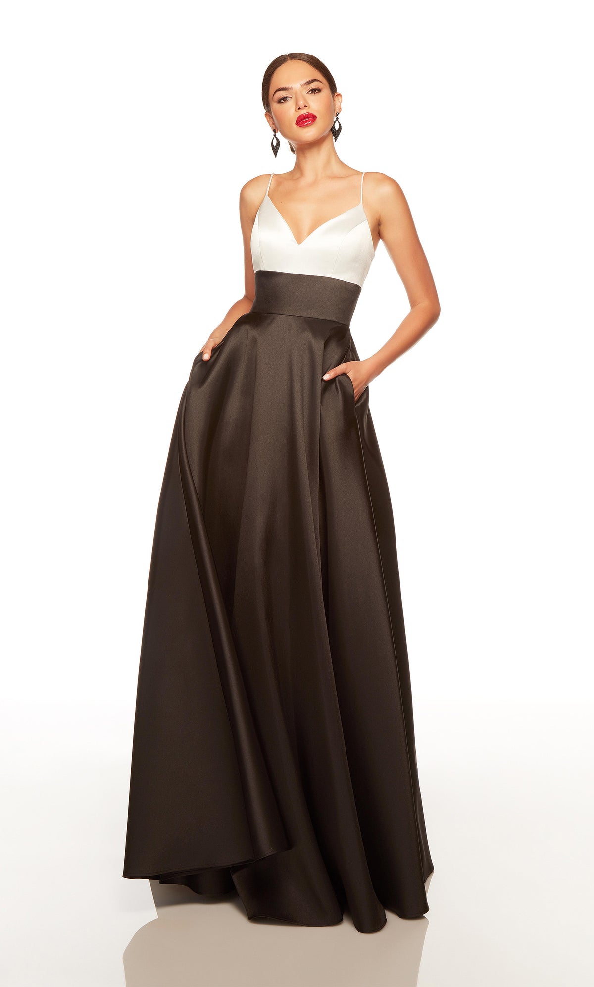 Black and white dress with a V neckline, and pockets. COLOR-SWATCH_1764__BLACK_DIAMOND-WHITE